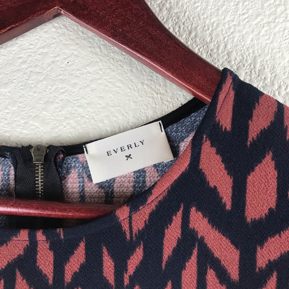 Everly Size Medium Navy and Mauve Shift Dress Fall